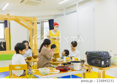 食育　調理実習イメージ　 118945231