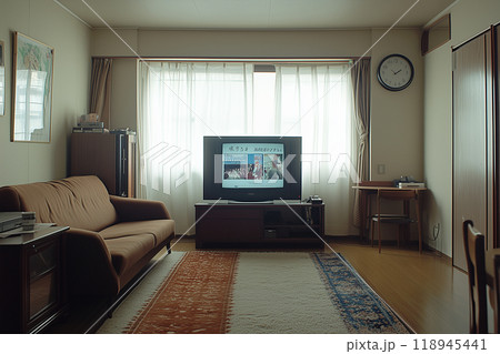 高齢者の自宅リビングのイメージ 118945441