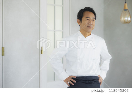 言い争うコック　　 118945805