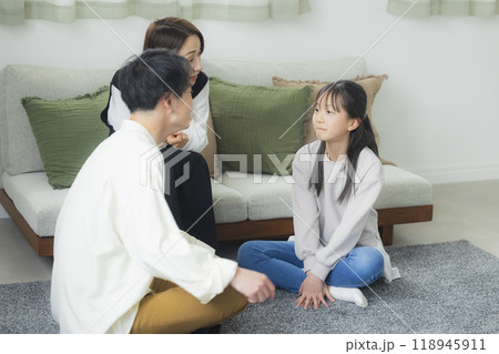 家族の楽しいイメージ　　　 118945911