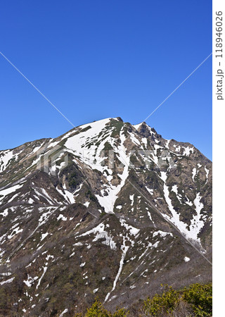 残雪の谷川岳 残雪の谷川岳 118946026