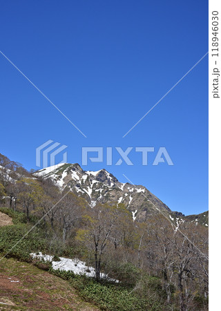 残雪の谷川岳 残雪の谷川岳 118946030