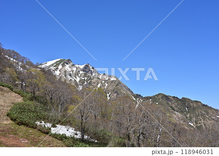 残雪の谷川岳 118946031