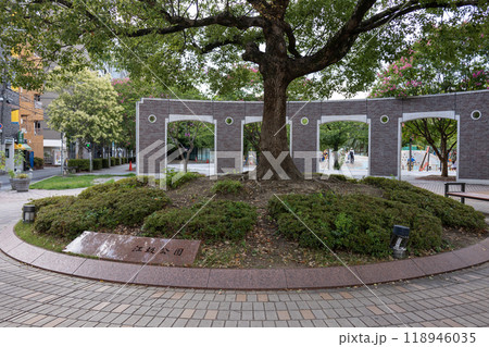 江坂公園のちびっこ広場側エントランス 118946035