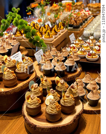 秋のスイーツビュッフェ 118947094