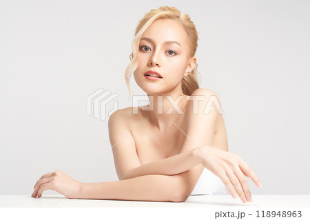 Beautiful young asian woman with clean fresh skin on white background, Face care, Facial treatment, Cosmetology, beauty and spa, Asian women portrait. 118948963