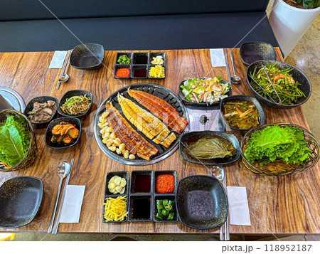Korean food. Grilled eel. Three flavors. Spicy sauce, salt, soy sauce 118952187