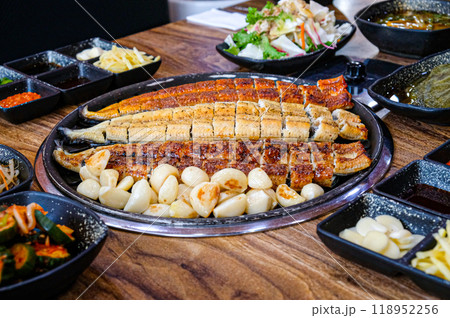 Korean food. Grilled eel. Three flavors. Spicy sauce, salt, soy sauce 118952256