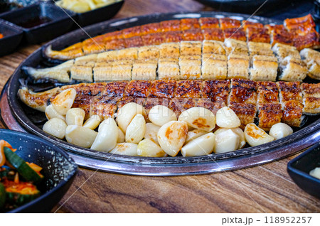 Korean food. Grilled eel. Three flavors. Spicy sauce, salt, soy sauce 118952257