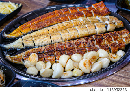 Korean food. Grilled eel. Three flavors. Spicy sauce, salt, soy sauce 118952258