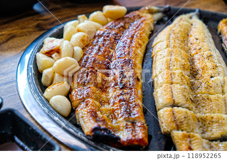 Korean food. Grilled eel. Three flavors. Spicy sauce, salt, soy sauce 118952265