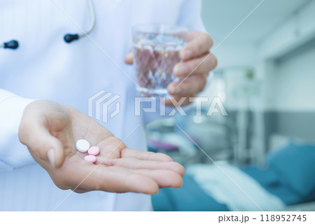 Drug treatment in hospital. Drug treatment in hospital. 118952745