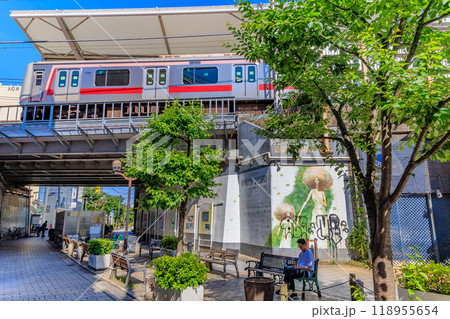 東京 目黒区 自由が丘の街並み(九品仏川緑道) 東京 目黒区 自由が丘の街並み(九品仏川緑道) 118955654