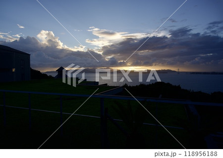 南あわじの夕暮れ時の眺め 118956188
