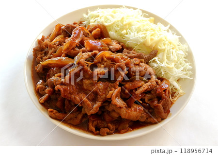 豚こまの生姜焼きとマヨネーズをかけた千切りキャベツ 豚こまの生姜焼きとマヨネーズをかけた千切りキャベツ 118956714