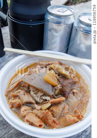 宮ヶ瀬湖畔の食堂で購入した美味しいもつ煮と缶ビール、カメラと双眼鏡も。神奈川県宮ヶ瀬湖-2024年 118956759