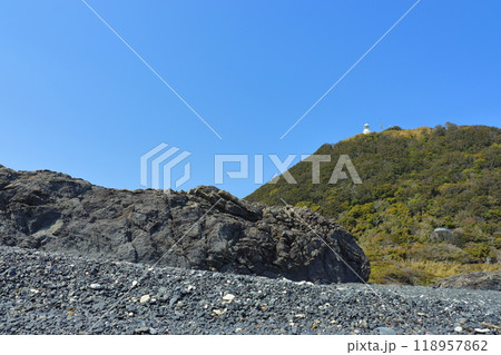 室戸岬の奇岩と室戸岬灯台（室戸岬展望台） 118957862