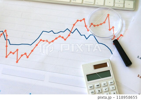 ビジネスシーン　グラフ　チャート　データと分析 118958655
