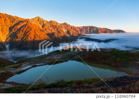 秋の唐松岳登山(夜明けの八方池と白馬三山) 秋の唐松岳登山(夜明けの八方池と白馬三山) 118960704