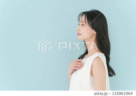 30代女性の横顔のポートレート 30代女性の横顔のポートレート 118961964