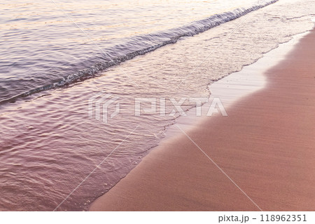 Soft wave of the sea on the sandy beach. 118962351