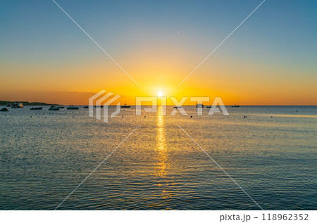 Sunrise over the sea. Panoramic seascape. 118962352