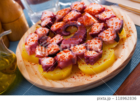 Pulpo a la gallega 118962836