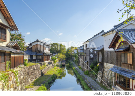 八幡堀 白壁の土蔵が立ち並ぶ風情あふれる景観(滋賀県近江八幡市) 八幡堀 白壁の土蔵が立ち並ぶ風情あふれる景観(滋賀県近江八幡市) 118963820