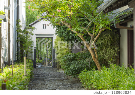 八幡堀　かわらミュージアムへ抜ける道 118963824