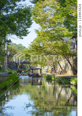 八幡堀の風情あふれる景観(滋賀県近江八幡市) 八幡堀の風情あふれる景観(滋賀県近江八幡市) 118963828