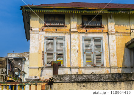 Old building in the old part of Bangkok, Thailand. Old building in the old part of Bangkok, Thailand. 118964419