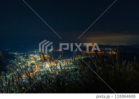 灰ヶ峰からの呉市の夜景 118964600