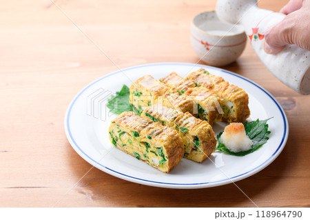 ねぎ入り玉子焼き （ 刻んだネギを入れた卵焼き ） 118964790