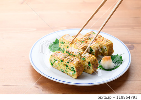 ねぎ入り玉子焼き ( 刻んだネギを入れた卵焼き ) ねぎ入り玉子焼き ( 刻んだネギを入れた卵焼き ) 118964793