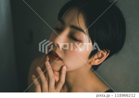 若い女性の美容イメージ 若い女性の美容イメージ 118966212