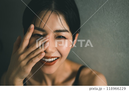 30代ベリーショート女性の美容イメージ 30代ベリーショート女性の美容イメージ 118966229