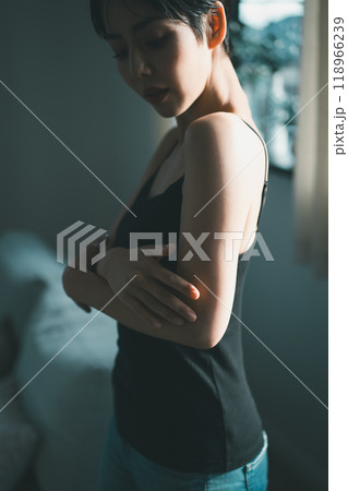 肘の痛み 118966239