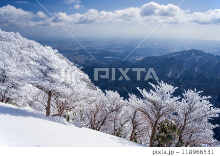 御在所岳山上の樹氷と冬の大パノラマ 118966531