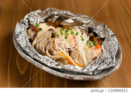 鮭ときのこのホイル焼き 鮭ときのこのホイル焼き 118966921