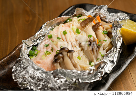 鮭ときのこのホイル焼き 118966984