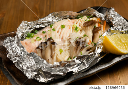 鮭ときのこのホイル焼き 118966986