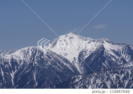 5月上旬の立山黒部アルペンルート　大観峰展望台からの後立山連峰（鹿島槍ヶ岳　布引山　牛首山）の眺め 118967086
