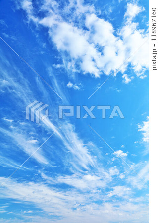 秋の青空と雲 秋の青空と雲 118967160
