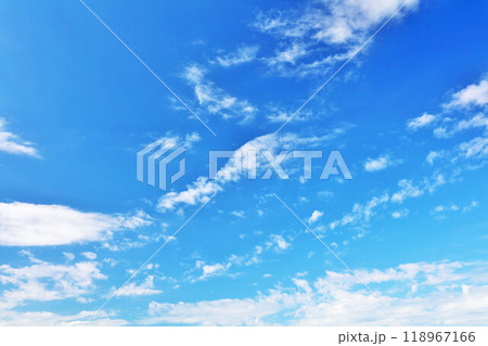 秋の青空と雲 秋の青空と雲 118967166