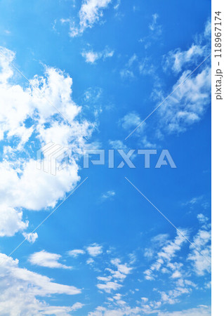 秋の青空と雲 秋の青空と雲 118967174