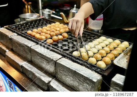 台湾夜市・屋台イメージ「たこ焼き」 台湾夜市・屋台イメージ「たこ焼き」 118967287