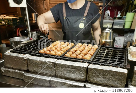 台湾夜市・屋台イメージ「たこ焼き」 118967290