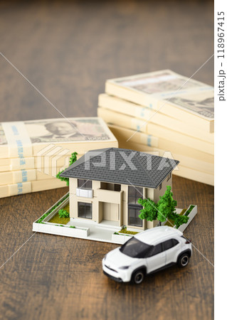 家と車のミニチュアと札束(新紙幣) 家と車のミニチュアと札束(新紙幣) 118967415