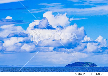 台風近づき嵐の予感 台風近づき嵐の予感 118968336