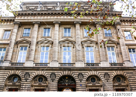 フランスの観光名所　博物館として公開もされている「パリ造幣局（Monnaie de Paris）」 118970307